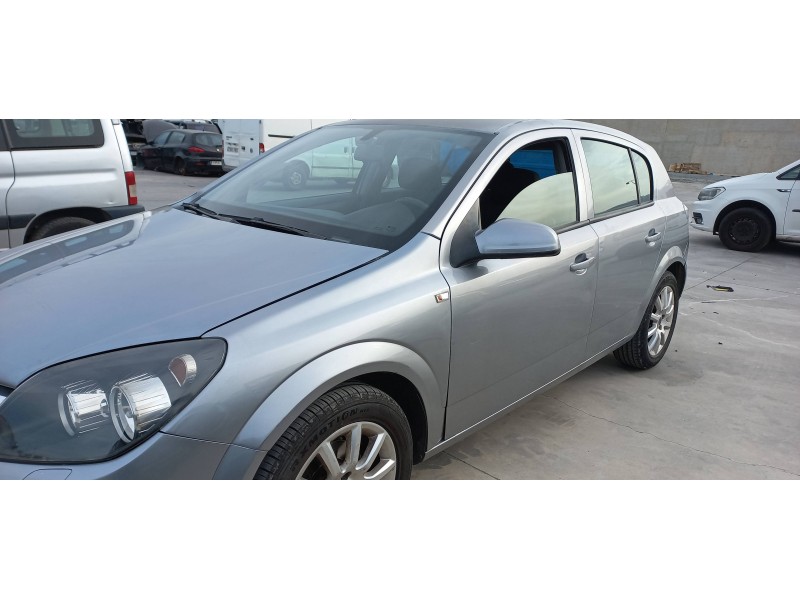opel astra h berlina del año 2004
