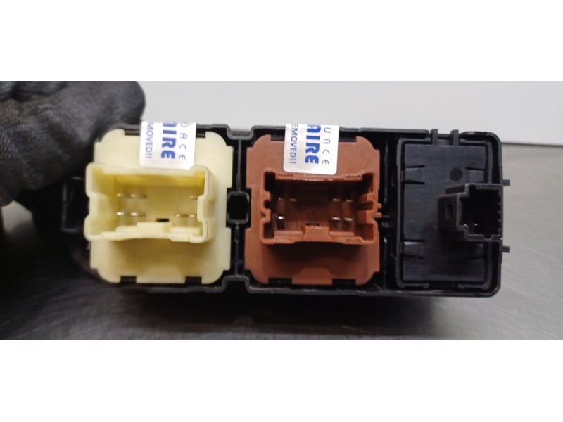 Recambio de mando elevalunas delantero izquierdo para dacia duster ii essential referencia OEM IAM 254113300R 254118722R  Recambio de mando elevalunas delantero izquierdo para dacia duster ii essential referencia OEM IAM 254113300R 254118722R