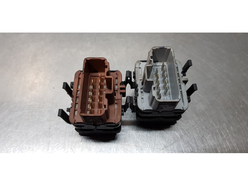 Recambio de mando elevalunas delantero izquierdo para renault scenic ii grand exception referencia OEM IAM 8200160603  