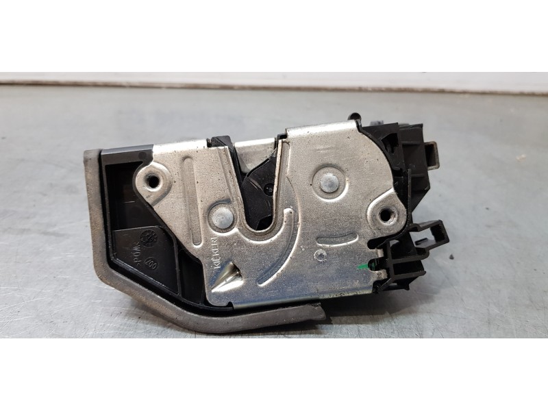 Recambio de cerradura puerta trasera izquierda para bmw serie 5 berlina (e60) 530d referencia OEM IAM 7036171  