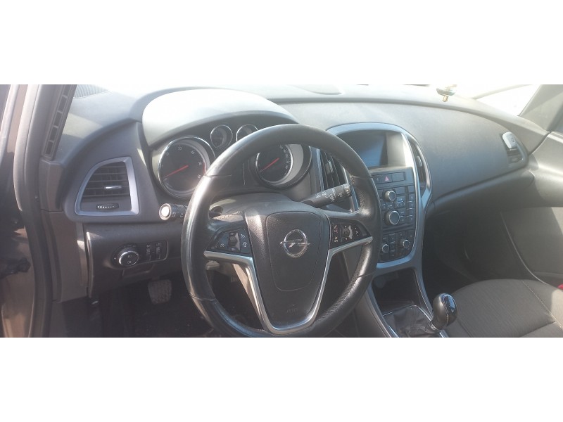 opel astra j sports tourer del año 2015