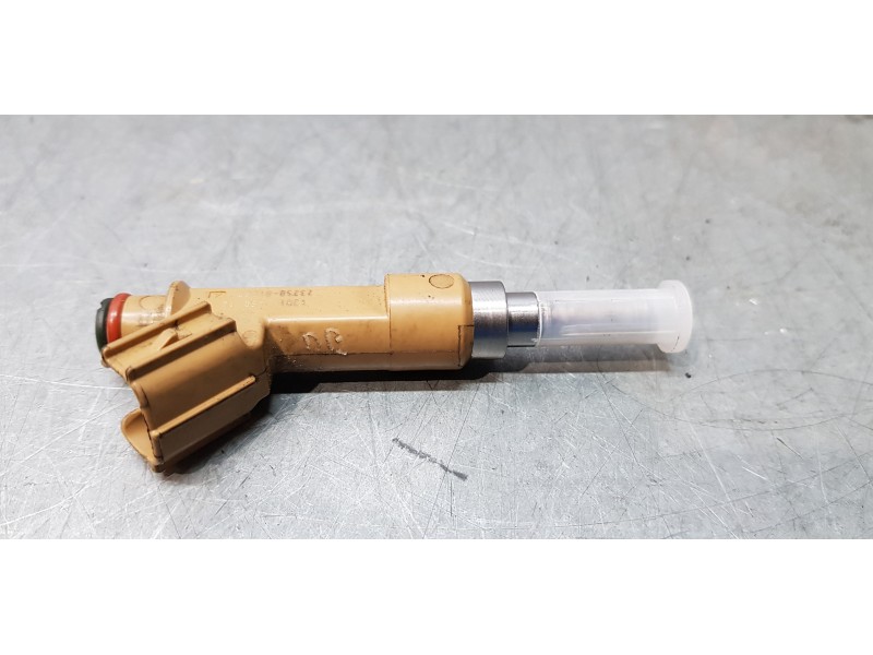 Recambio de inyector para toyota auris touring sports (e18) hybrid active referencia OEM IAM 232500T030  