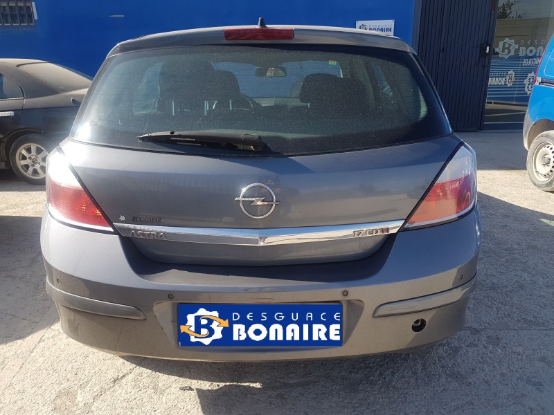 opel astra h berlina del año 2004