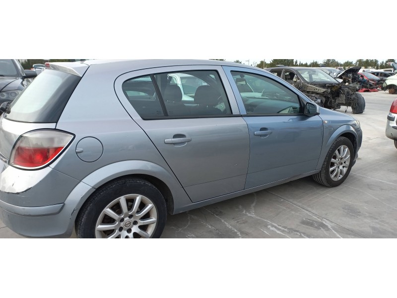 opel astra h berlina del año 2004