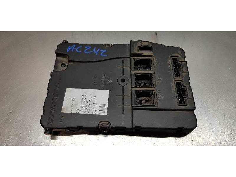 Recambio de caja reles / fusibles para renault megane ii berlina 5p pack authentique (e) referencia OEM IAM 8200525384  