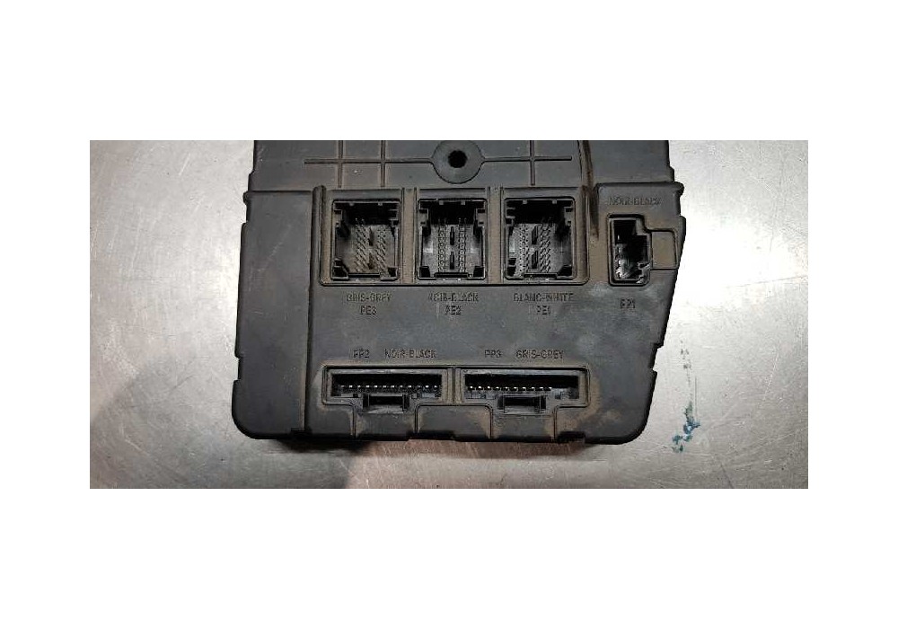 Recambio de caja reles / fusibles para renault megane ii berlina 5p pack authentique (e) referencia OEM IAM 8200525384  