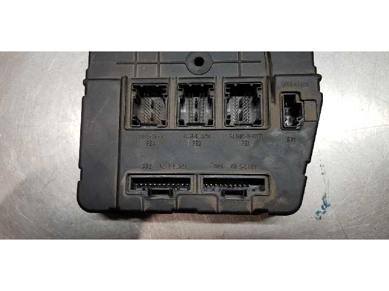Recambio de caja reles / fusibles para renault megane ii berlina 5p pack authentique (e) referencia OEM IAM 8200525384  