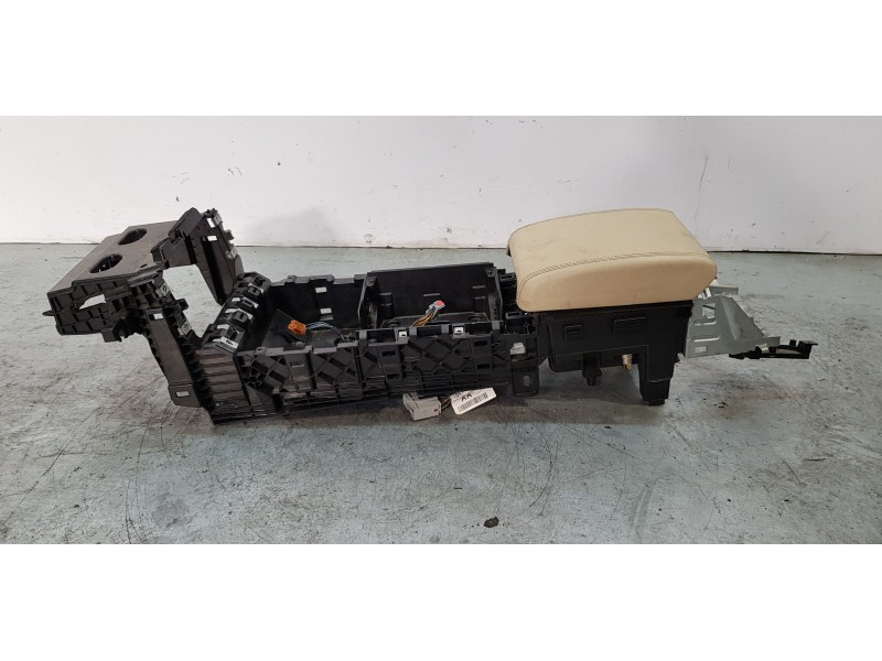 Recambio de apoyabrazos central para jaguar xf 3.0 v6 diesel s premium luxury referencia OEM IAM 8X23F044K84AG  