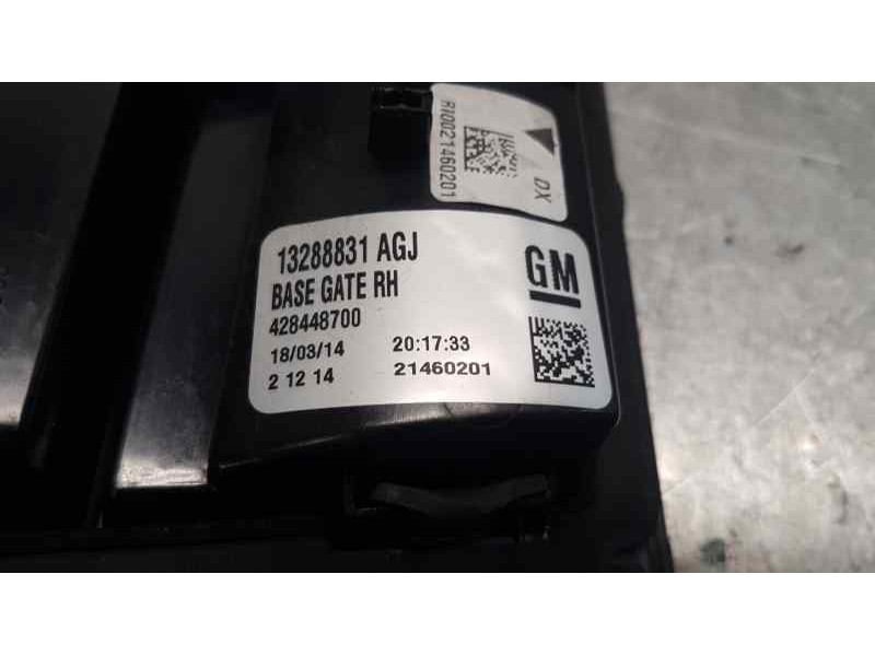 Recambio de piloto trasero derecho interior para opel zafira tourer selection referencia OEM IAM 13288831  