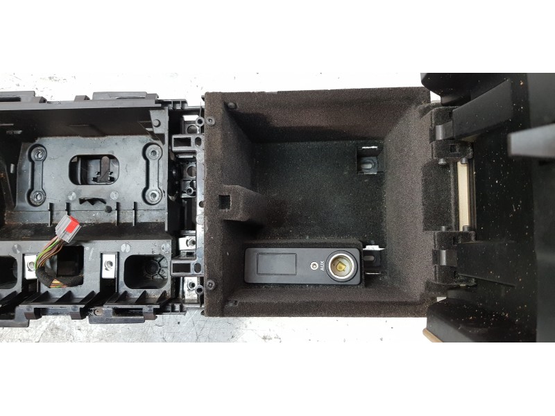 Recambio de apoyabrazos central para jaguar xf 3.0 v6 diesel s premium luxury referencia OEM IAM 8X23F044K84AG  