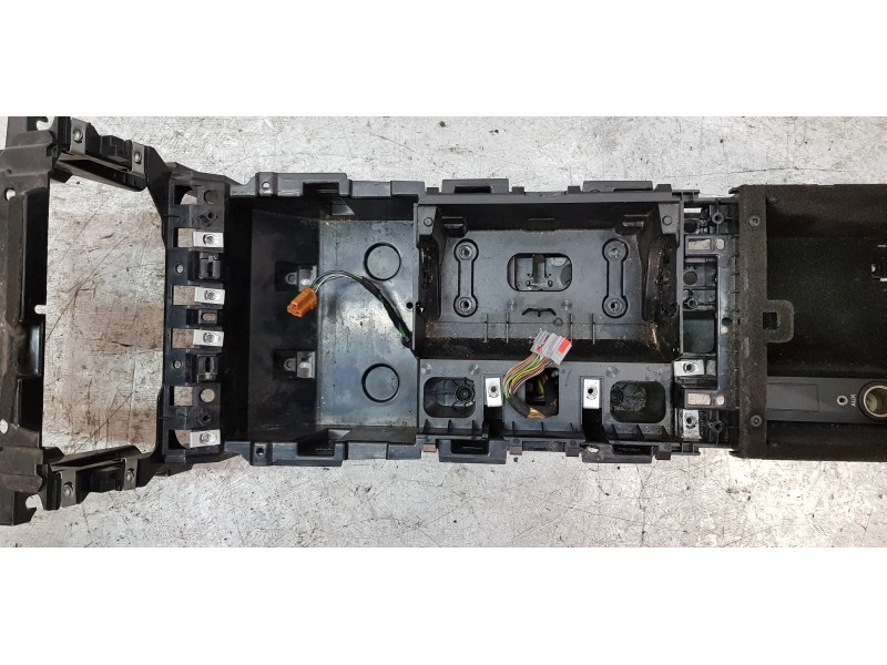 Recambio de apoyabrazos central para jaguar xf 3.0 v6 diesel s premium luxury referencia OEM IAM 8X23F044K84AG  