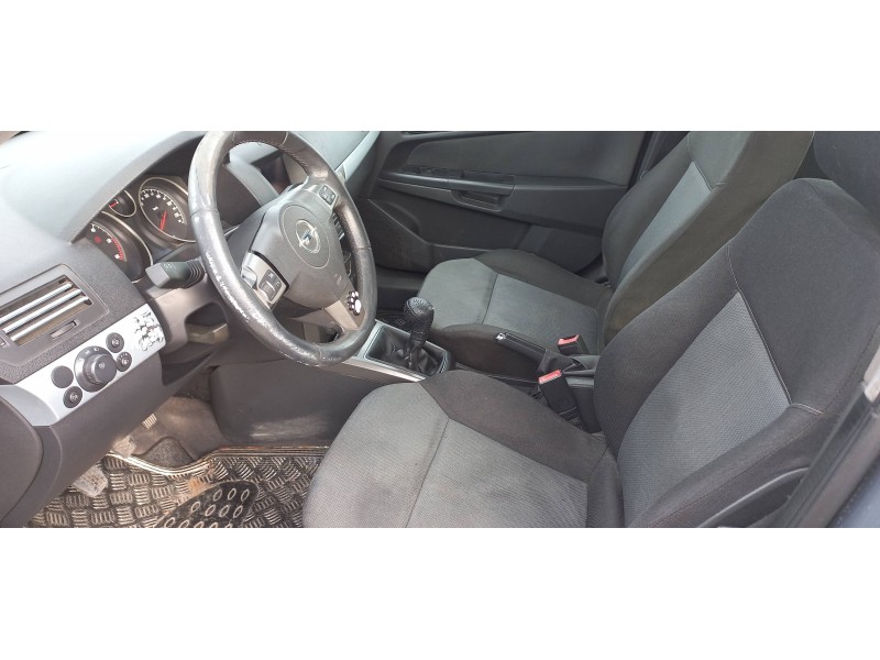 opel astra h berlina del año 2004