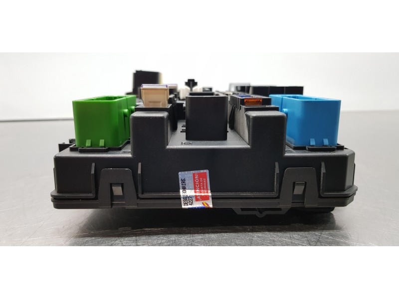 Recambio de caja reles / fusibles para opel astra h berlina enjoy referencia OEM IAM 13181278  