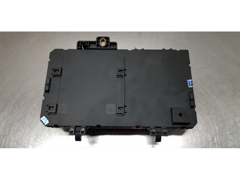 Recambio de caja reles / fusibles para opel astra h berlina enjoy referencia OEM IAM 13181278  