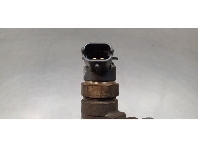 Recambio de inyector para peugeot 308 sw access referencia OEM IAM 0445110566  