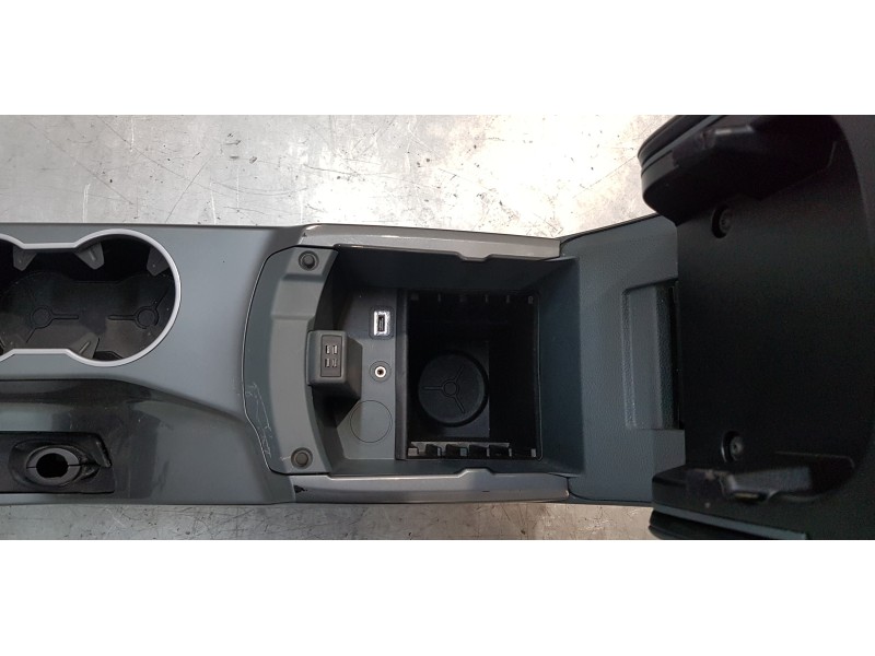 Recambio de apoyabrazos central para ford grand c-max trend referencia OEM IAM AM51R045C74AF38DD  