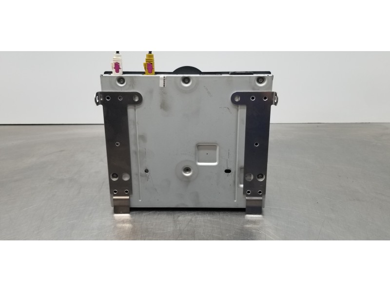 Recambio de sistema audio / radio cd para audi a4 ber. (b8) básico referencia OEM IAM 4F0035541L  