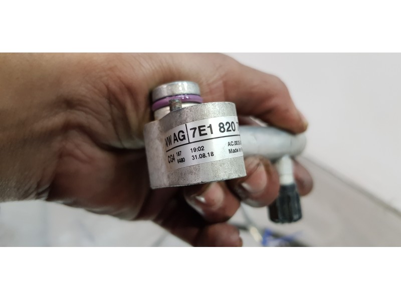 Recambio de tubos aire acondicionado para volkswagen t6 transporter furgón referencia OEM IAM 7E1820743M  