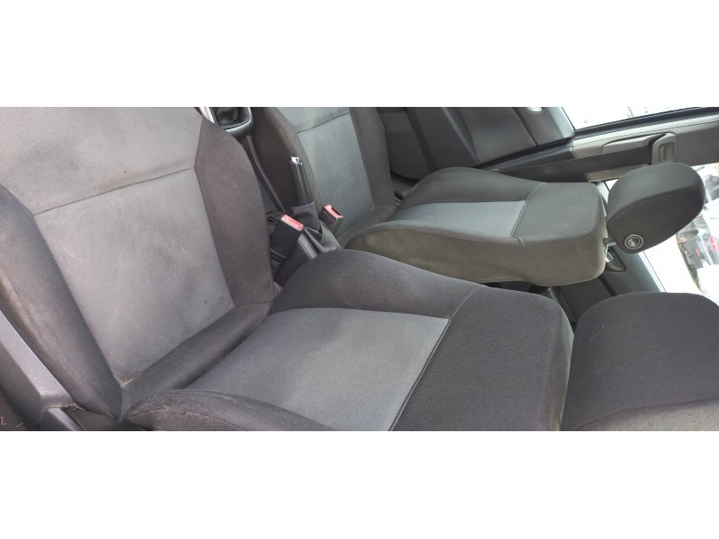 opel astra h berlina del año 2004