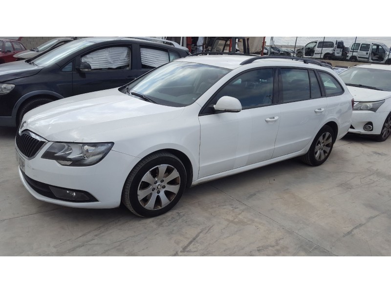 skoda superb combi (3t5) del año 2009