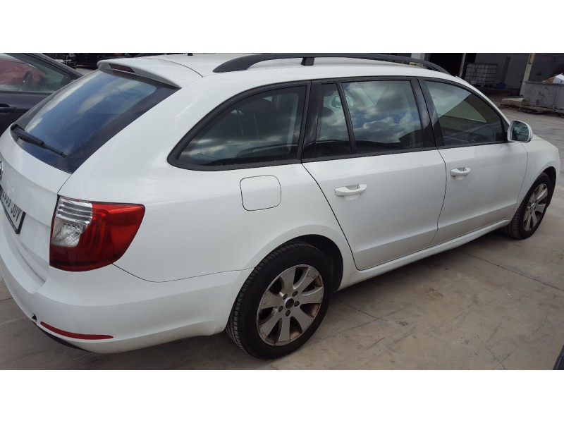 skoda superb combi (3t5) del año 2009