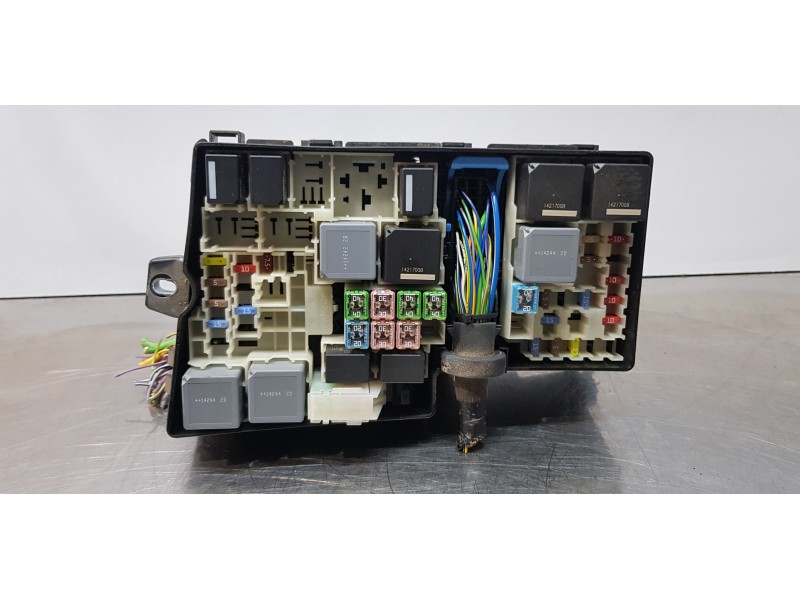 Recambio de caja reles / fusibles para ford grand c-max trend referencia OEM IAM AV6T14A067AD  