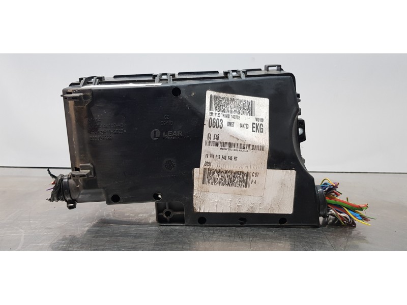 Recambio de caja reles / fusibles para ford grand c-max trend referencia OEM IAM AV6T14A067AD  