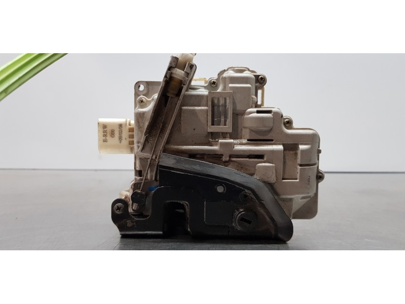 Recambio de cerradura puerta trasera derecha para audi a3 sportback (8p) 2.0 tdi attraction referencia OEM IAM 4F0839016  