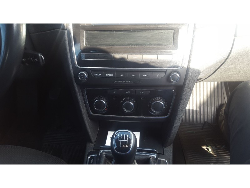 skoda superb combi (3t5) del año 2009