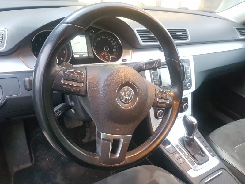 volkswagen passat variant (365) del año 2011