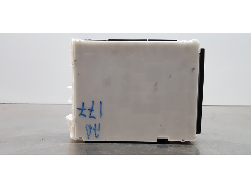 Recambio de caja reles / fusibles para toyota rav 4 plug-in hybrid advance referencia OEM IAM 8273042840  