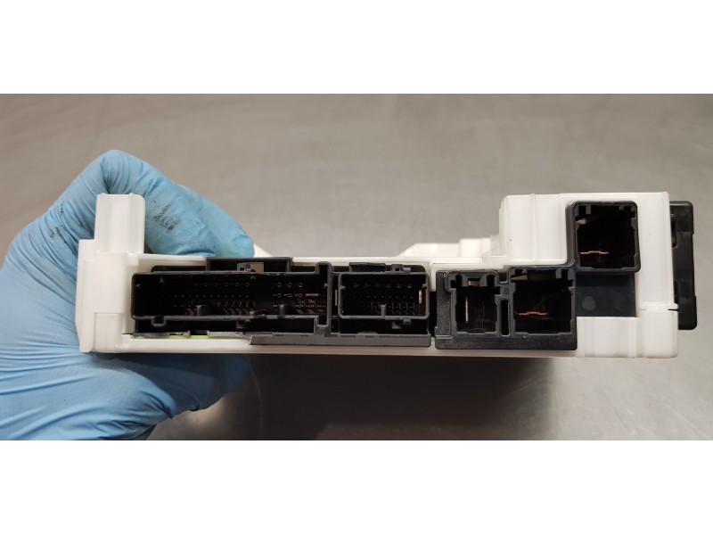 Recambio de caja reles / fusibles para toyota rav 4 plug-in hybrid advance referencia OEM IAM 8273042840  