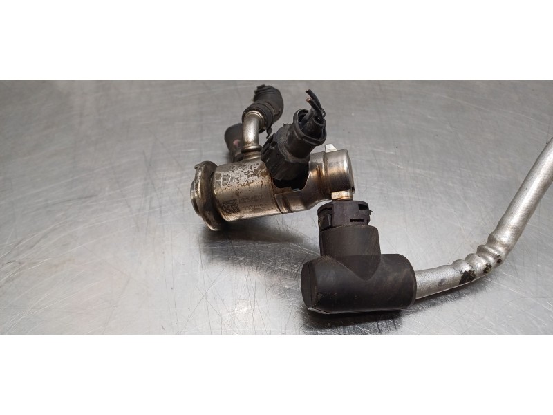 Recambio de inyector para renault scenic iv grand zen referencia OEM IAM 208997976R  