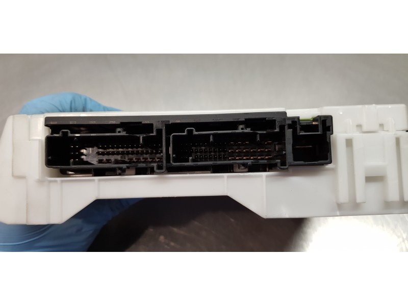 Recambio de caja reles / fusibles para toyota rav 4 plug-in hybrid advance referencia OEM IAM 8273042840  