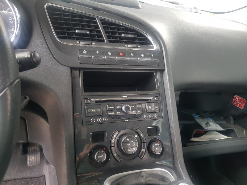 peugeot 5008 del año 2014