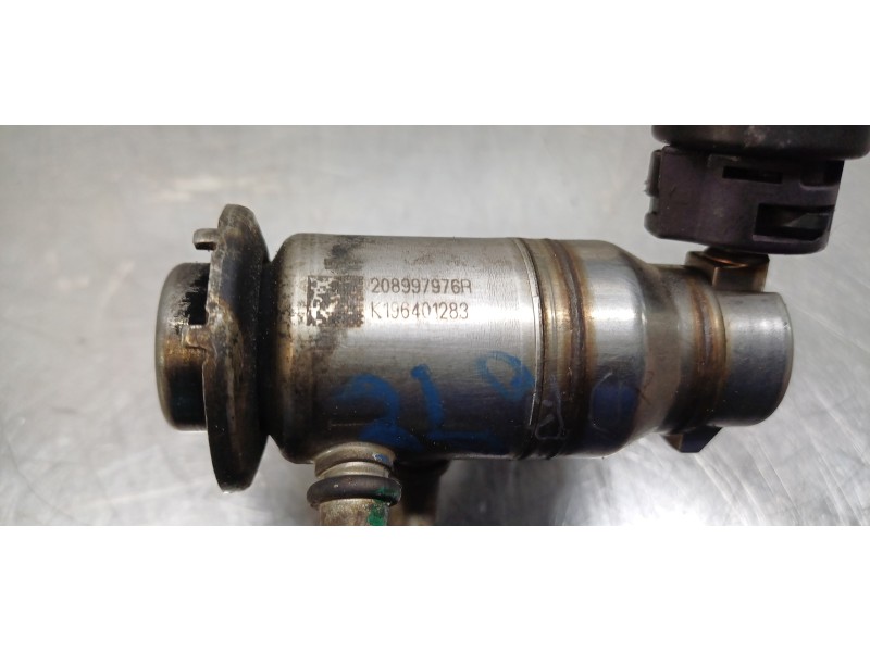 Recambio de inyector para renault scenic iv grand zen referencia OEM IAM 208997976R  