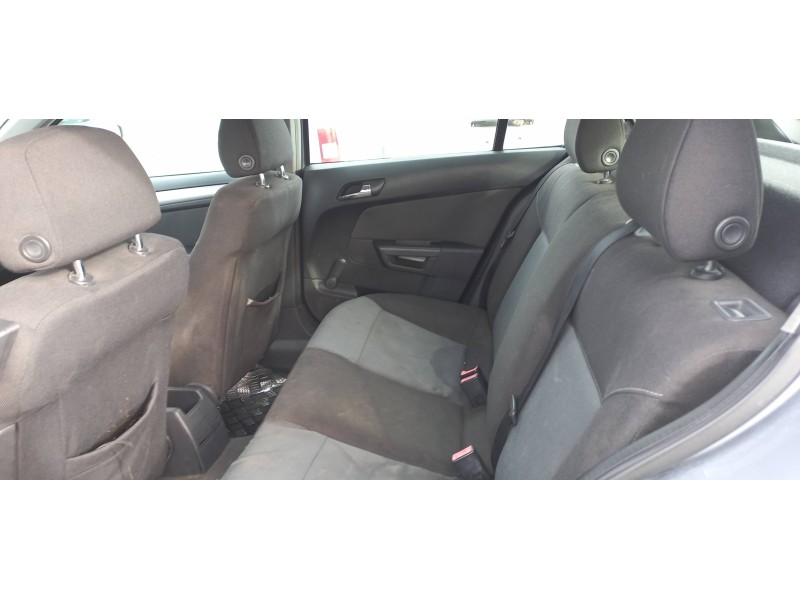 opel astra h berlina del año 2004
