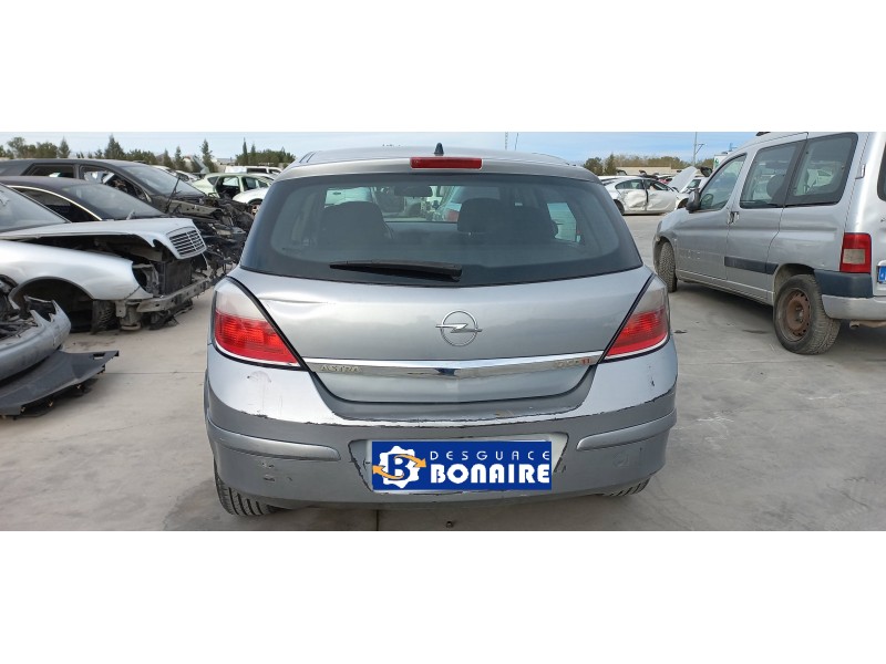 opel astra h berlina del año 2004