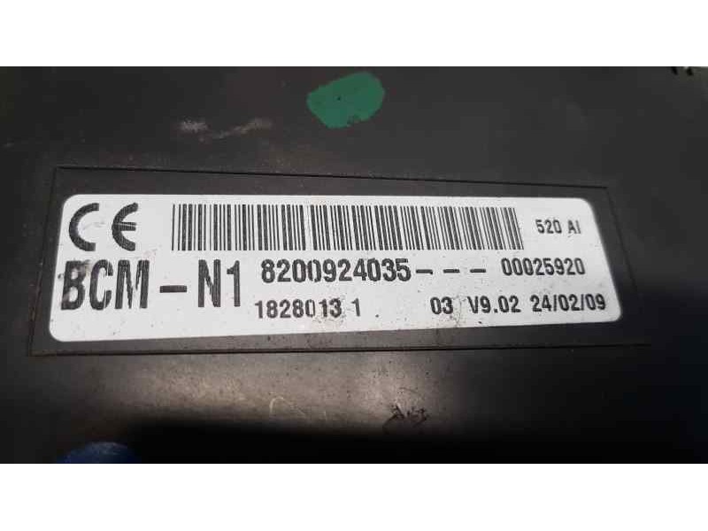 Recambio de caja reles / fusibles para renault kangoo furgón professional referencia OEM IAM 8200924035   Recambio de caja reles / fusibles para renault kangoo furgón professional referencia OEM IAM 8200924035