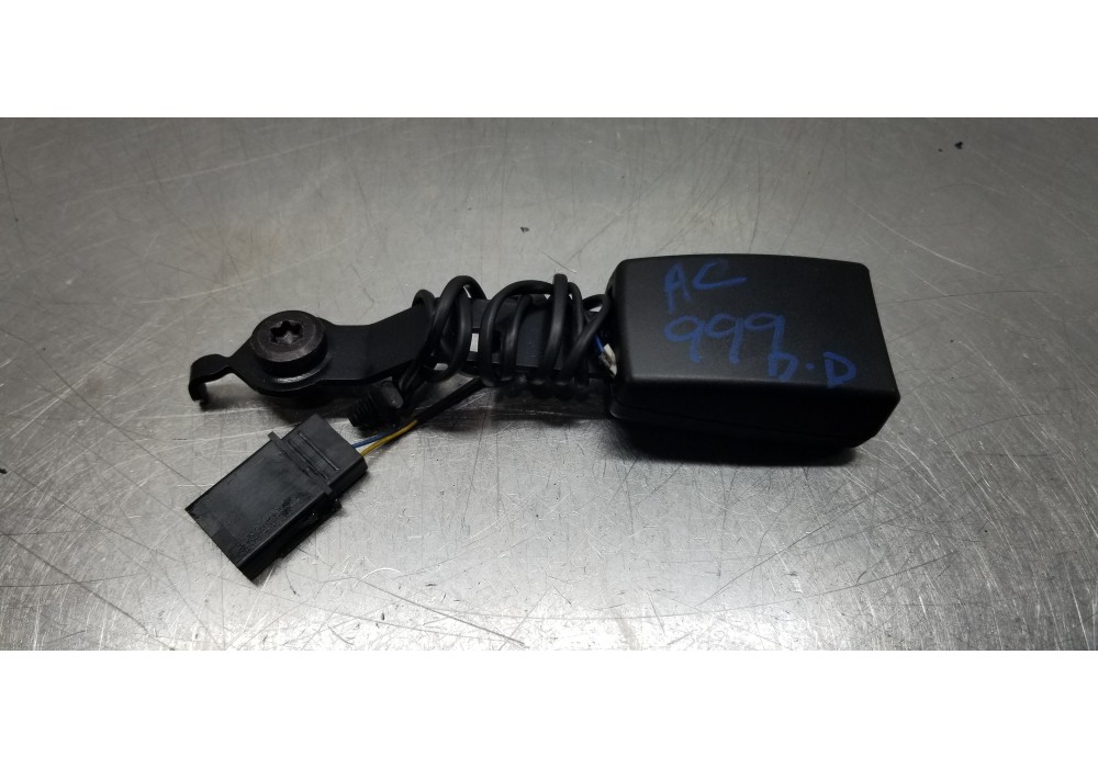 Recambio de enganche del cinturon delantero der para alfa romeo mito (145) junior referencia OEM IAM 71778266 615968100B 