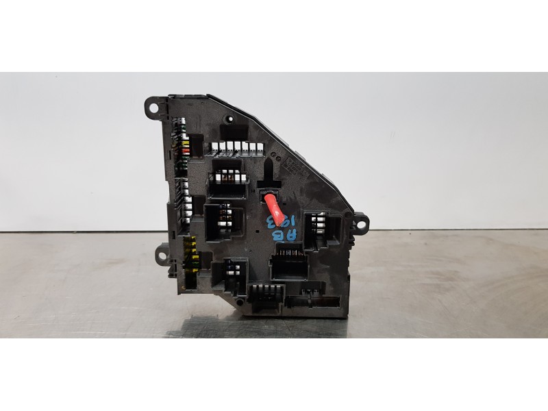 Recambio de caja reles / fusibles para bmw x3 (f25) xdrive 20d referencia OEM IAM 9210860  