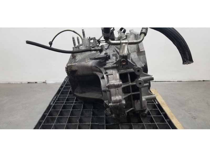 Recambio de caja cambios para mitsubishi outlander (gf0) motion 2wd referencia OEM IAM 2500A356  