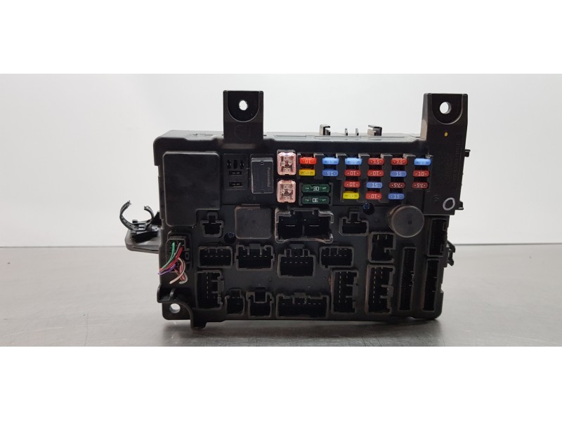 Recambio de caja reles / fusibles para mitsubishi outlander (gf0) motion 2wd referencia OEM IAM 8637A890  