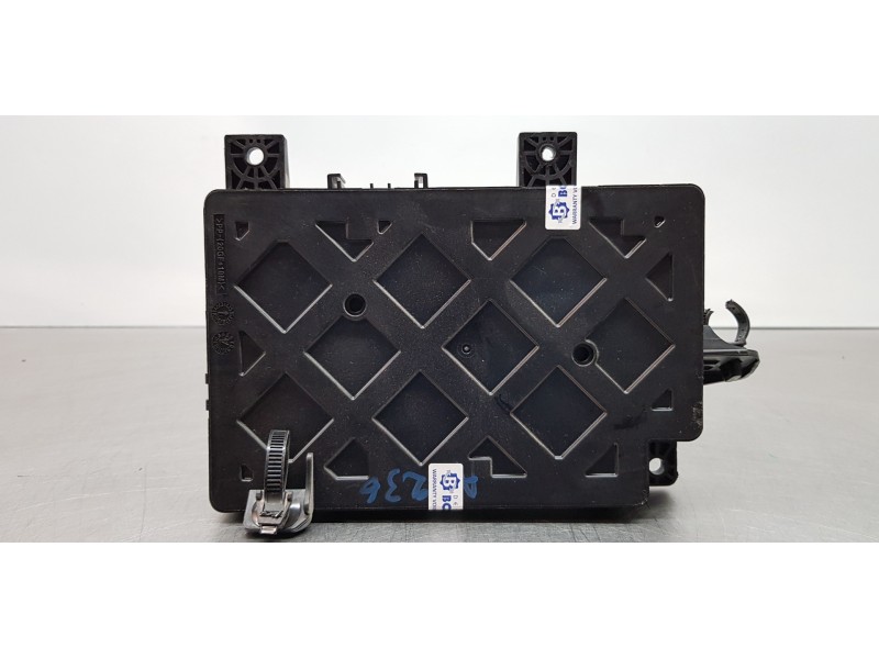 Recambio de caja reles / fusibles para mitsubishi outlander (gf0) motion 2wd referencia OEM IAM 8637A890  