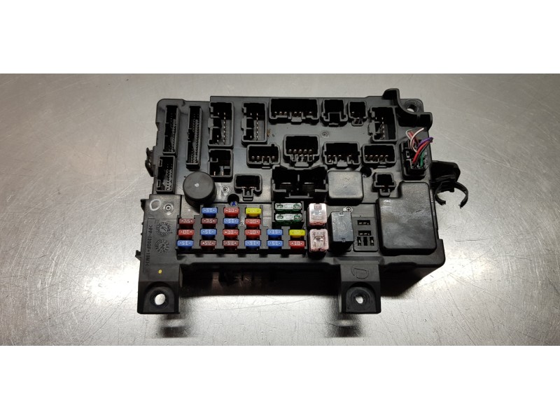 Recambio de caja reles / fusibles para mitsubishi outlander (gf0) motion 2wd referencia OEM IAM 8637A890  