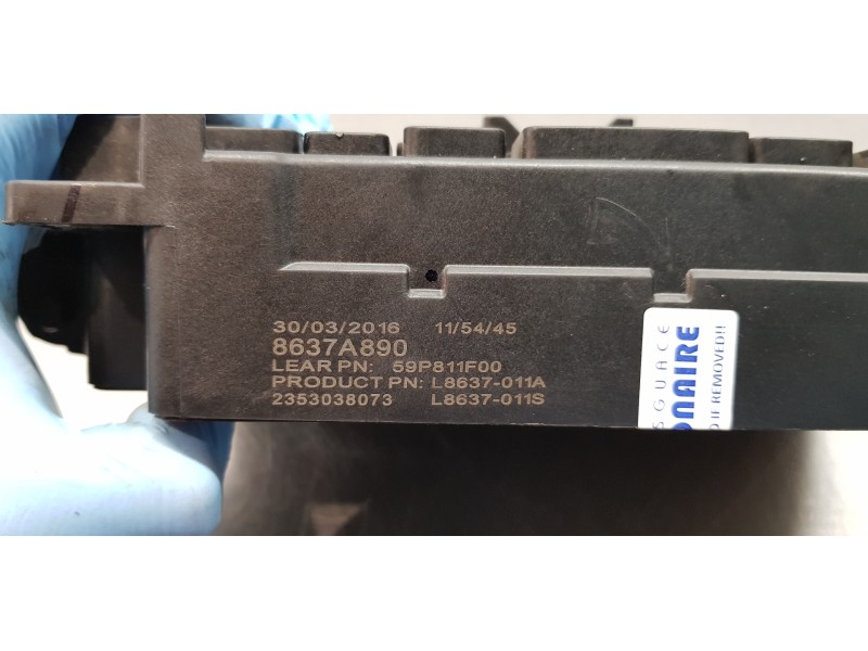 Recambio de caja reles / fusibles para mitsubishi outlander (gf0) motion 2wd referencia OEM IAM 8637A890  