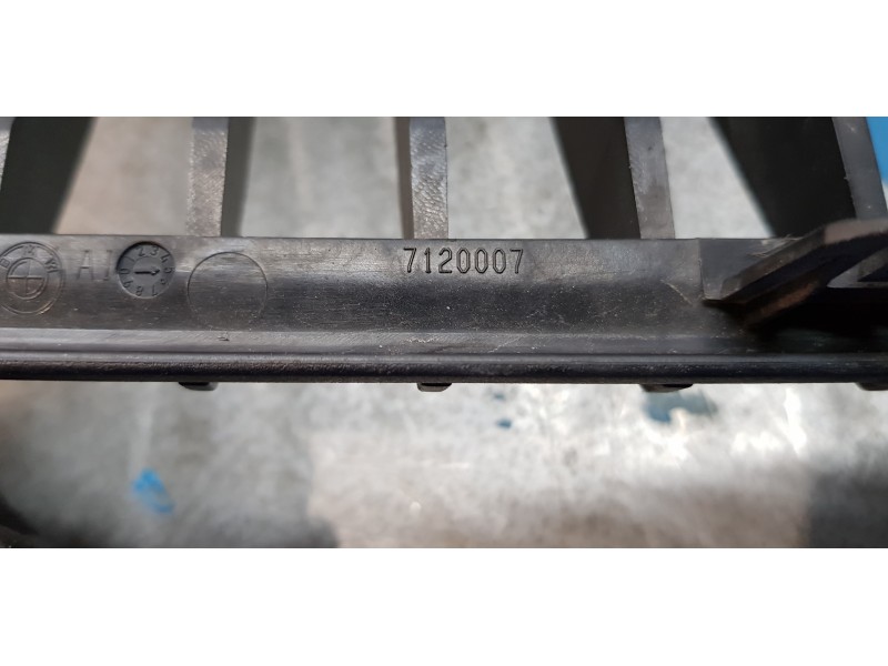Recambio de rejilla paragolpes izquierda para bmw serie 3 berlina (e90) 320i referencia OEM IAM 7120007   Recambio de rejilla paragolpes izquierda para bmw serie 3 berlina (e90) 320i referencia OEM IAM 7120007