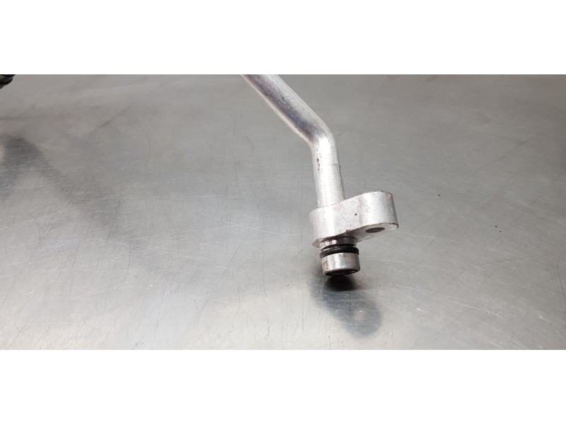 Recambio de tubos aire acondicionado para toyota rav 4 plug-in hybrid advance referencia OEM IAM 8872042040  