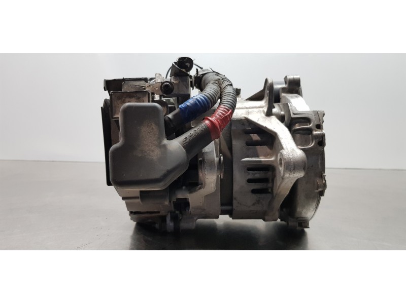 Recambio de alternador para kia ceed sportswagon tech referencia OEM IAM 363002U100  
