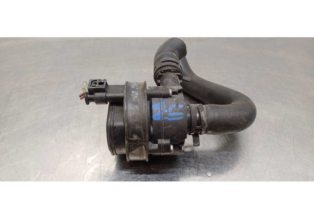 Recambio de bomba agua para mercedes clase b (w246) b 200 cdi (246.208) referencia OEM IAM A0005000686  